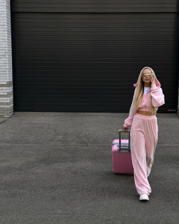 Костюм спортивний велюровий рожевого кольору