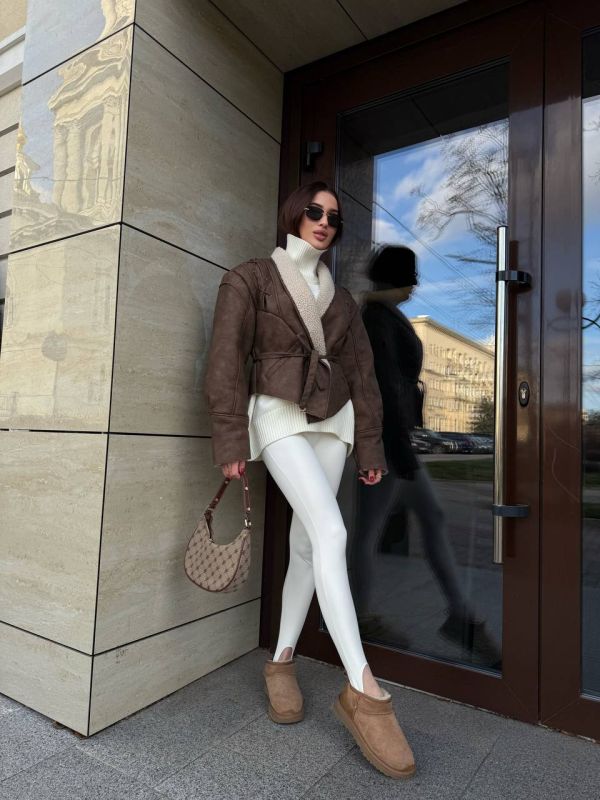 Дублянка жіноча коричневого кольору