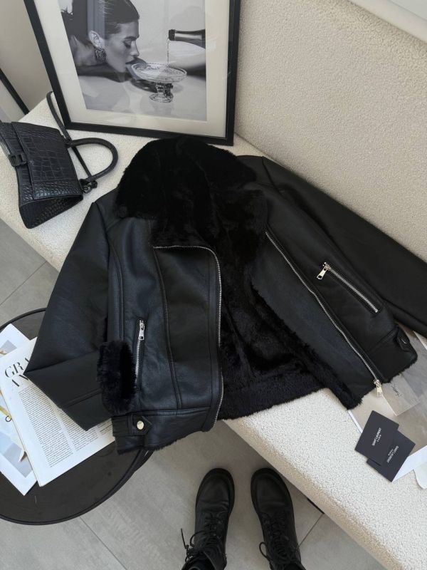 Дублянка жіноча чорного кольору з чорним хутром