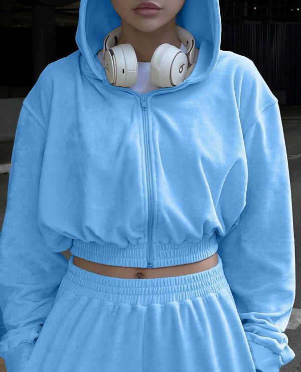 Костюм спортивний велюровий блакитного кольору